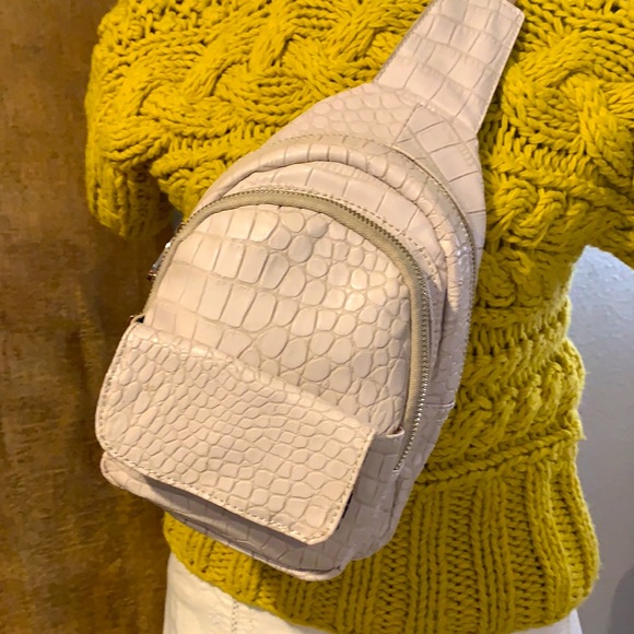 Urban Originals Cream Embossed Crossbody Bag. - Picture 3 of 3